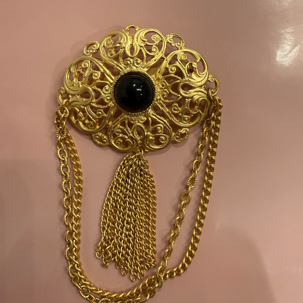 Elegant Gold Brooch with Black Accent - Picture 2 of 6